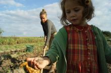 Tisztában vagyok a bolygó állapotával, és anyaként mély hálát érzek, amikor látom a gyermekeimet az itteni földeken és erdőkben barangolni.